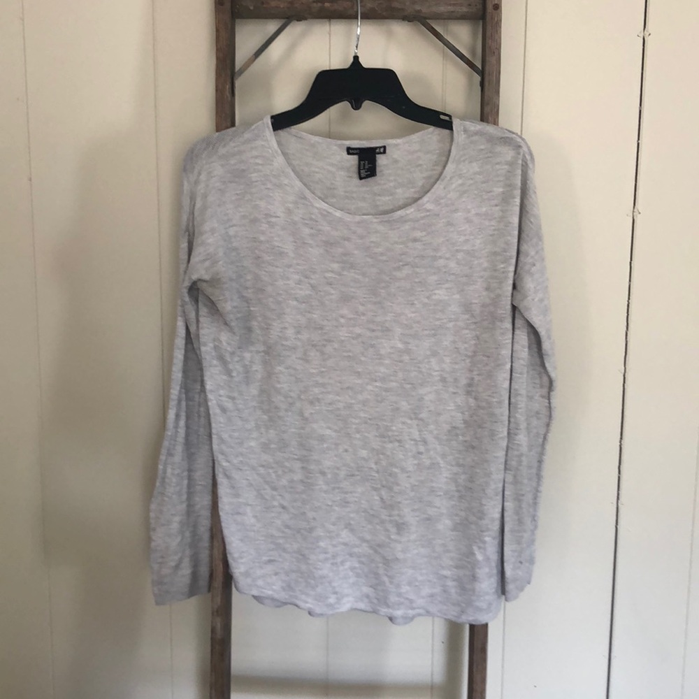 H&M LIGHTWEIGHT GREY SWEATER SIZE XS